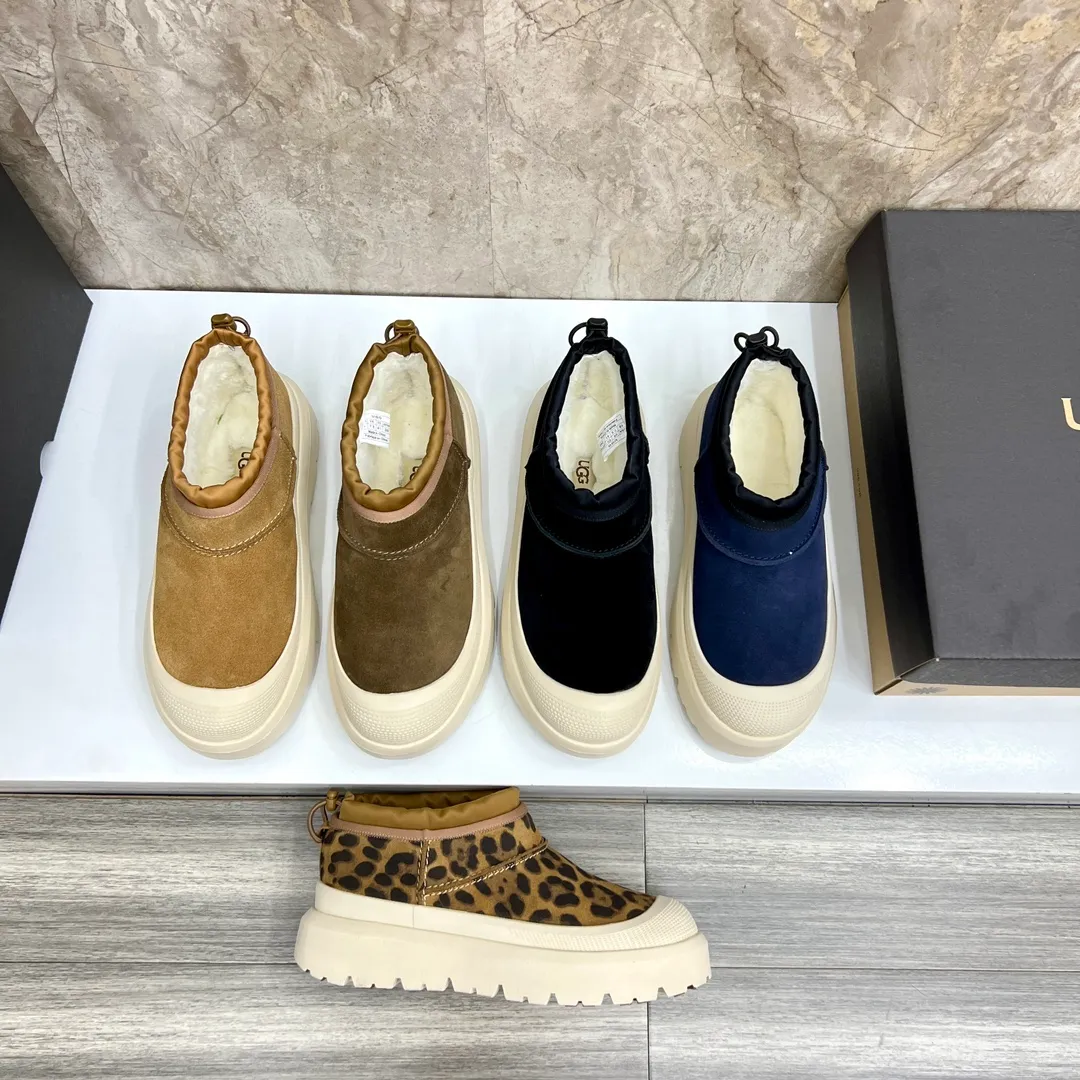 Men's men's shoes💰: 💰540💰Couple model👫 UGG Tasman Weather Hybrid one-second snow boots👢 Wang Yibo's same 👏 classic Tasman shoe is designed with environmentally friendly waterproof and snowproof material, which is both fashionable and functional. At the same time, it is paired with the new UGG Keen furry color-blocked jacket. Bright orange and maroon collide to create a new light outdoor style and open up a new travel experience in early autumn! Using the best materials, the 17mm fur-integrated surface is warmer and more breathable, and the outsole is upgraded to a lightweight and wear-resistant light wing technology outsole! Size: Women’s size 35-40 / Men’s size 38–44 (45 customized) Official website color